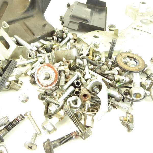Honda CBR 600 F PC35 Schrauben Kleinteile Fahrwerk / screws small parts frame