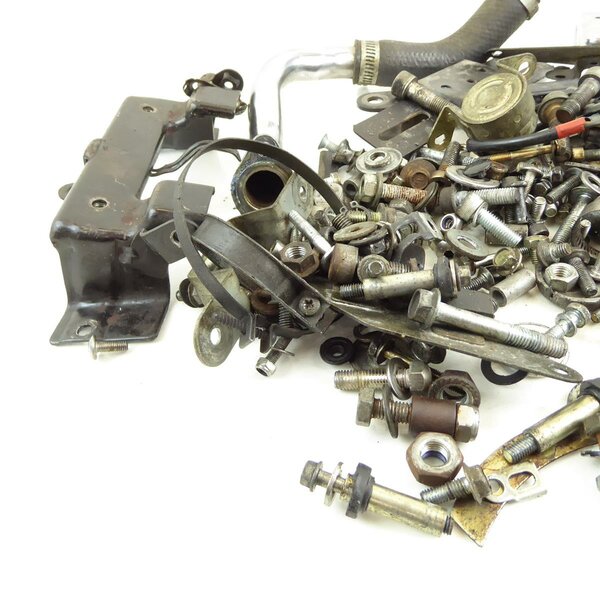 Suzuki VX 800 VS51B Schrauben Kleinteile Fahrwerk / screws small parts frame