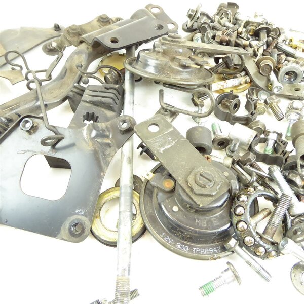 Honda NTV 650 RC33 Schrauben Kleinteile Fahrwerk / screws small parts frame
