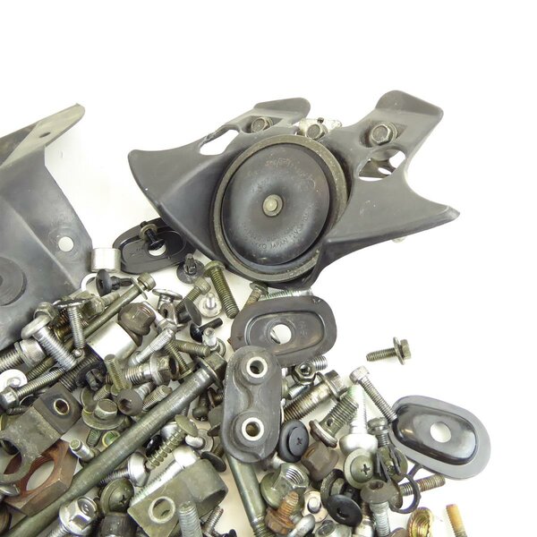 Yamaha YZF-R6 RJ03 Schrauben Kleinteile Fahrwerk / screws small parts frame