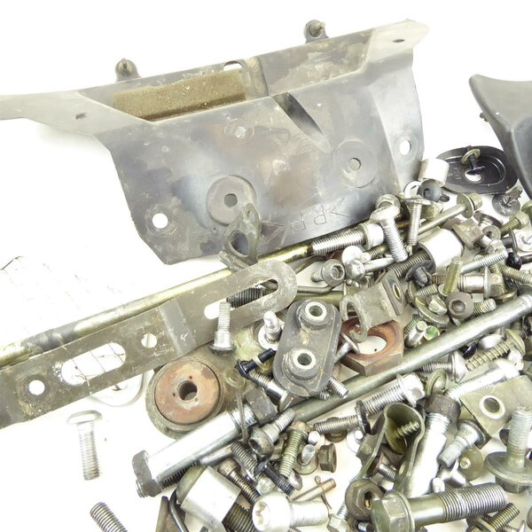 Yamaha YZF-R6 RJ03 Schrauben Kleinteile Fahrwerk / screws small parts frame